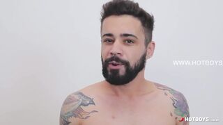 Latin Amerikai férfit dugják a hatalmas farkú csoki pasik