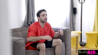 A izgató tini bige tv nézés helyzett szopna