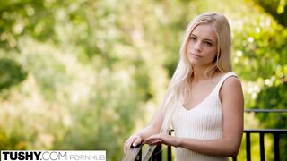 Christian Clay és Karla Kush hátsó bejáratba tolva