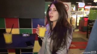 Ayda Swinger a méretes tőgyes tini kurva