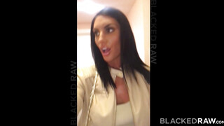 August Ames muffját barna pasi bassza