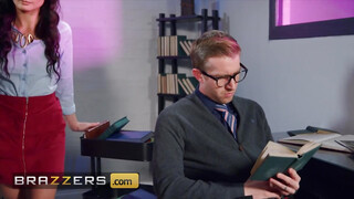Brazzers - Valentina Bianco hatalmas kárót kap