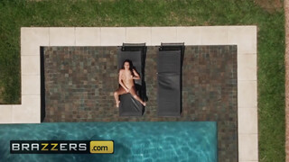 BRAZZERS - Jolee Love a hatalmas csöcsű fiatal spiné