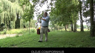 Oldje - Vén srác reszeli a tini ribancot