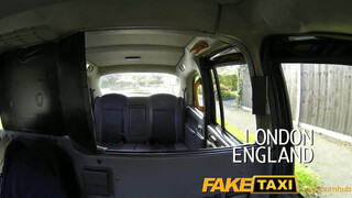FakeTaxi - nagy seggű kisasszony kúrni akar