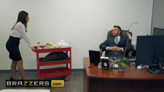 Brazzers - Ella Knox az óriás didkós kolumbiai kiscsaj