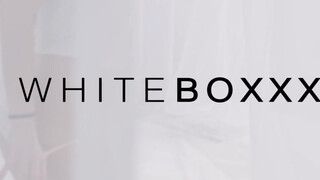 WhiteBoxxx - Oxana Chic a fullos ukrán spiné