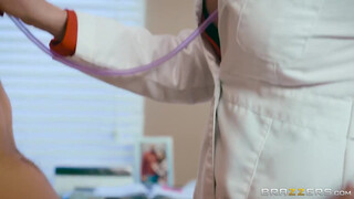 Ariella Ferrera a spanyol doktornő - Brazzers
