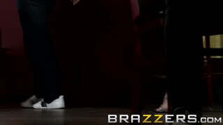 Brazzers - Keiran Lee egyszerre basz meg dupla muffot
