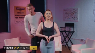 Brazzers - Ella Hughes muffjában a méretes nyeles aszpirin