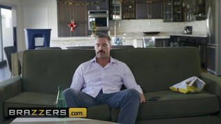 Brazzers - a tetovált pornófilmes kisasszony elpusztítva