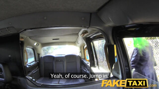 Fake Taxi zöld hajú bige seggluka kúrható