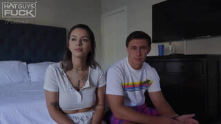 Méretes seggű tini picsa és a pasija - Hot Guys Fuck