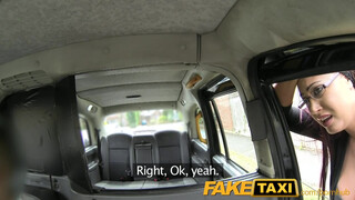 FakeTaxi - Emma Butt az óriás kannás milf