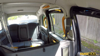 Fake Taxi - Fiatal spiné kúr a taxiban