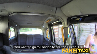 FakeTaxi - Latin Amerikai kiscsaj szexel a taxissal