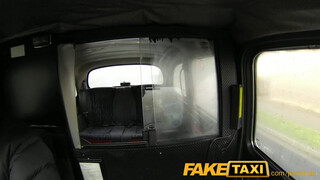 FakeTaxi - Világos Szőke méretes seggű csaj megdöngetve