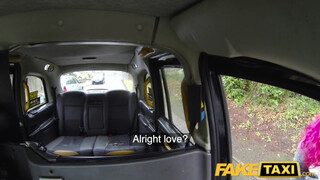 Fake Taxi - Hájas tetovált bige benne van a szexben