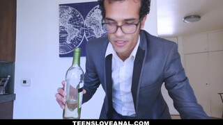 Teens Love anal - szexy kiscsaj felkínálja a picsáját