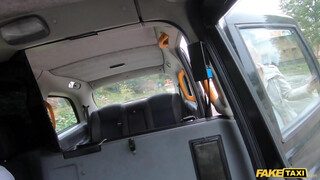 Fake Taxi - Cuki nőci kúrni akar a taxiban