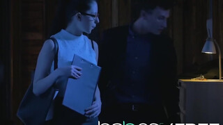 Rebecca Volpetti méretes pélót kap a segglukába