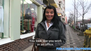 PublicAgent - bögyös néger lány kint kefél a szabadban
