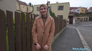 Public Agent - Marsianna Amon a hatalmas cicis kiscsaj