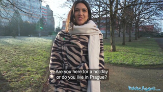 Public Agent - Lena Coxx borotvált picsája bekúrva