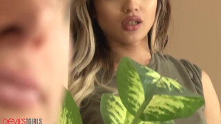 DevilsTGirls - Latina transz barátnő megdöngetve