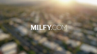 MILFY - Lexi Luna szexel a szerelő pasival