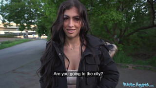 Public Agent - Alicia Trece a fogszabályzós latina bige