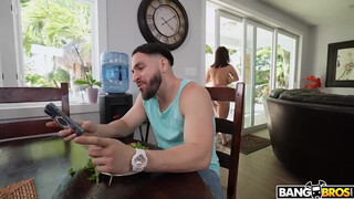 BANGBROS - Crystal Chase a méretes didkós latin amerikai hölgyemény