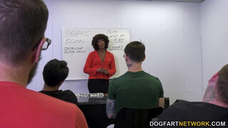 Misty Stone 10 faszit szop le