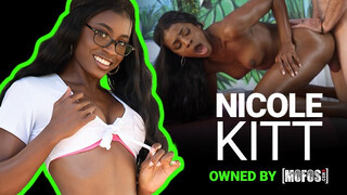 Mofos - Nicole Kitt a fullos méretes csöcsű néger kisasszony