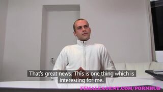 Gyönyörű milf ügynök teszteli a hardcore csávót