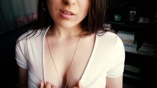 Tini amatőr barna hajú méretes didkós kisasszony asmr relax kefélése