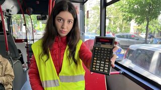 Elkapta a buszvezető a becsapott utasokat és megbaszta őt beleélvezéssel a punciba