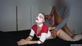Harley quinn alaposan cidázza a méretes kárót és lovagol rajta beleélvezésig éjszakai változatban