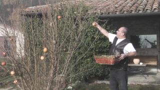 Bombázó világos szőke tini amatőr análba kefélve és szájba spriccelve nagy farasszal