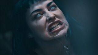 Gyönyörű Kék Hajú Punk Picsa Átváltozása - Jewelz Blu a Parasited Csatornán Vadul Mag Numb-bal