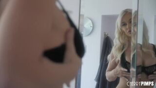 Hatalmas Keblű Világos Szőke Milf Mélytorok Akcióban a Cherry Pimps Csatornán